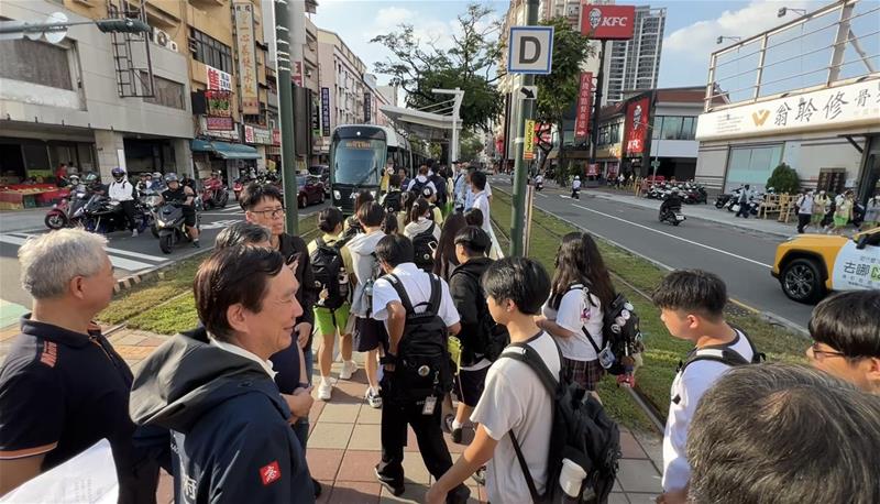 高雄高工、樹德家商開學 學生運量年增9.1％ 輕軌增開3班打點車疏運，平均班距7分鐘