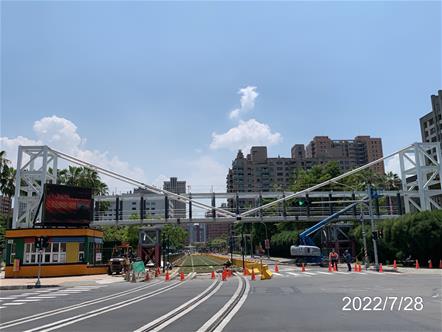 中華藝校天橋完成鋼構主體工程