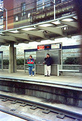 90年代美國聖路易斯輕軌站，高月台設計是一個最重要發展